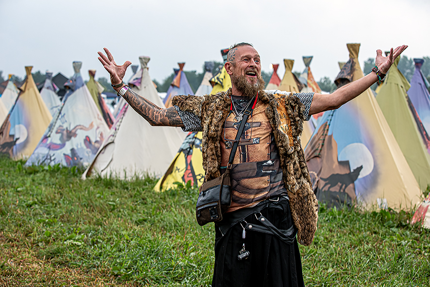 Option 2: Comfort Camping – Luxury in the Woods